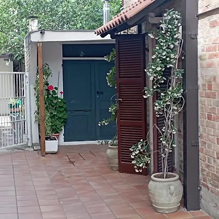 Comfortable House 10 Minutes From The Sea 度假居 *