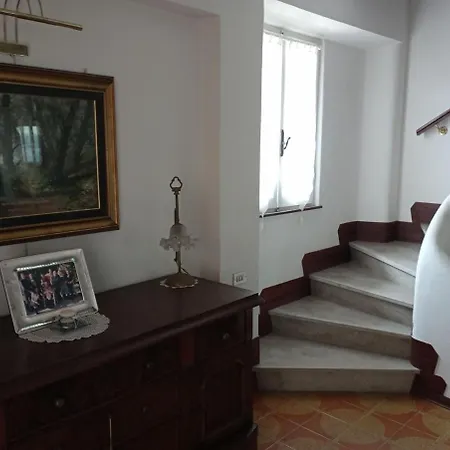 Comfortable House 10 Minutes From The Sea 度假居